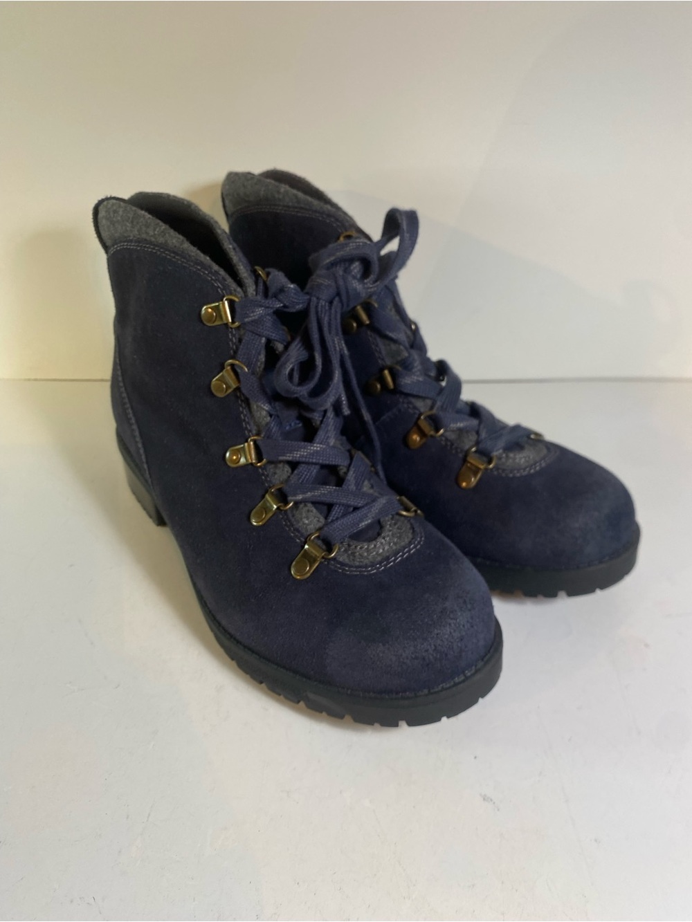 Clarks‎ Faralyn Alpha Navy Blue Suede Lace Up Hiking Ankle Boots Size 9.5